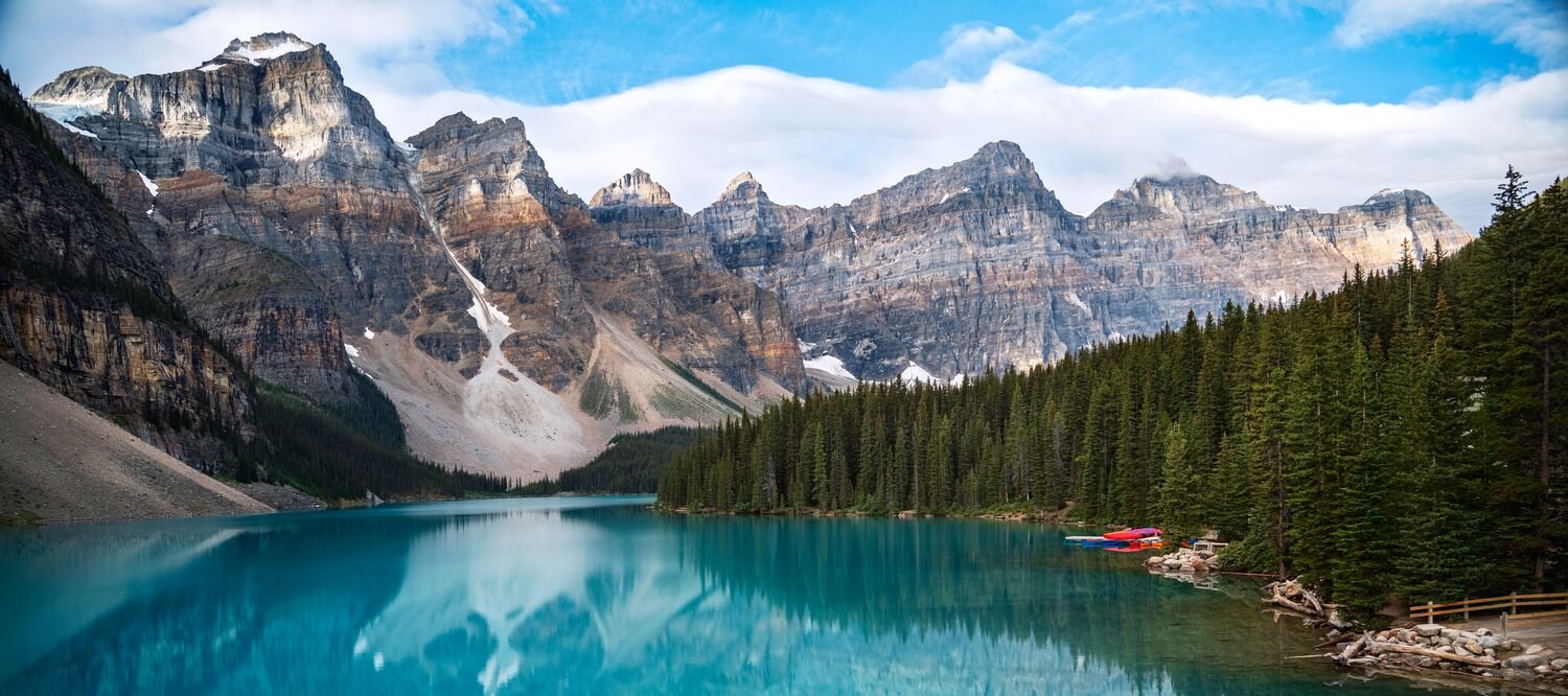 Turquoise Moraine Lake beneath the mountain peaks and pine forests of Banff National Park